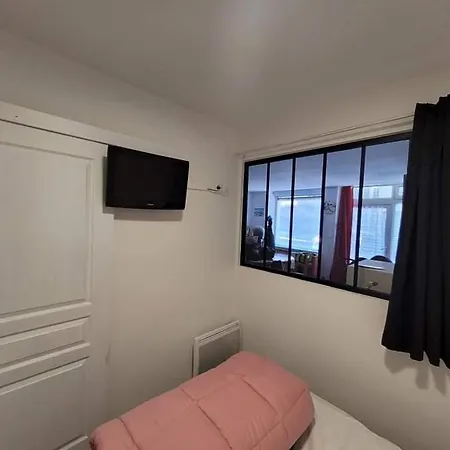 Bardon-perry Apartment